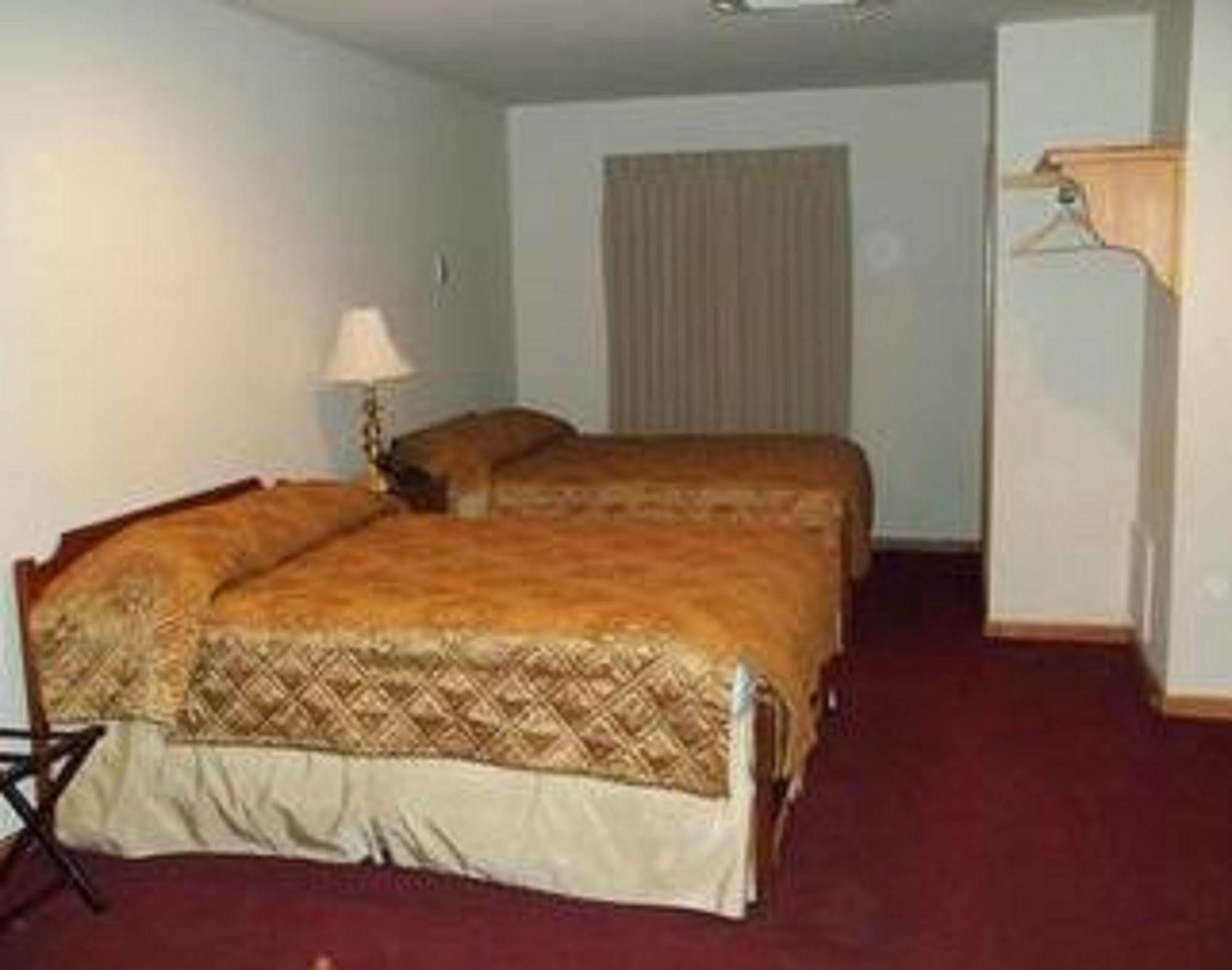 Sutton Inn Элктон Экстерьер фото